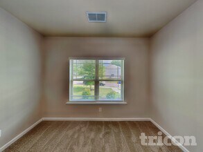 207 Stillwood Dr in Newnan, GA - Building Photo - Building Photo