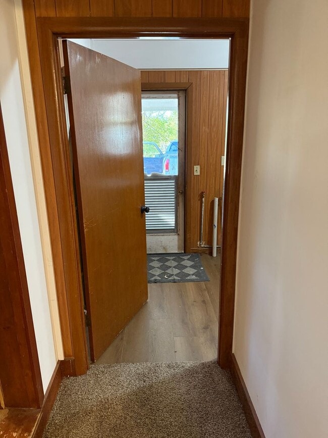 211 E 3rd St in Keene, TX - Building Photo - Building Photo