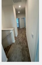 5301 E Commerce Way in Sacramento, CA - Foto de edificio - Building Photo