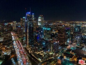 889 Francisco St, Unit 1010 in Los Angeles, CA - Foto de edificio - Building Photo
