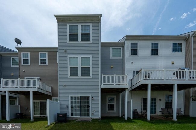 9624 Eaves Dr in Owings Mills, MD - Building Photo - Building Photo