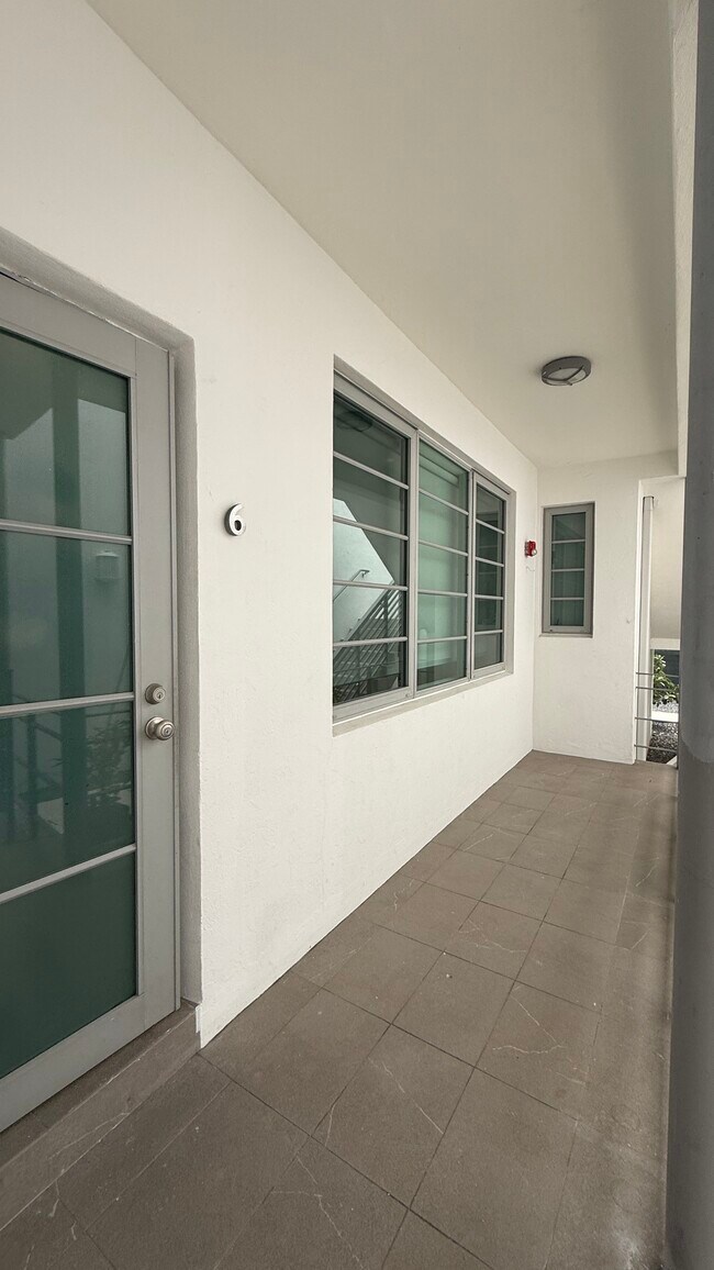 2031 Meridian Ave in Miami Beach, FL - Building Photo - Building Photo