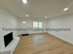 3401 Squire Ln in Bakersfield, CA - Foto de edificio - Building Photo