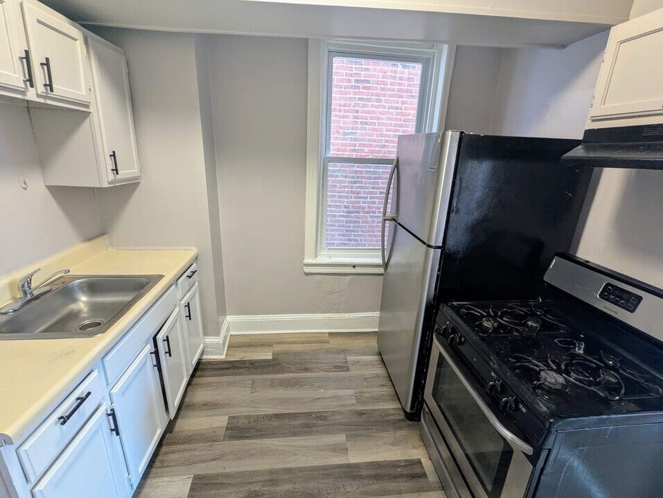 4241 W Stiles St-Unit -Unit 2 in Philadelphia, PA - Building Photo