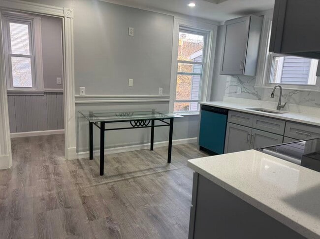 43 Bradley St., Unit 2 in Somerville, MA - Building Photo - Building Photo