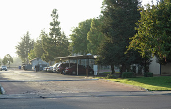 Tangerine Hill Apartments in Sanger, CA - Building Photo - Building Photo