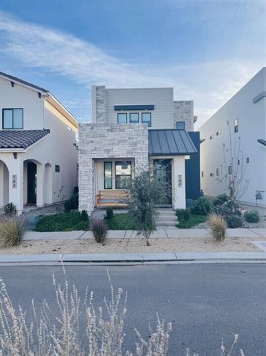 789 W Scarlet Hill Dr in Saint George, UT - Building Photo