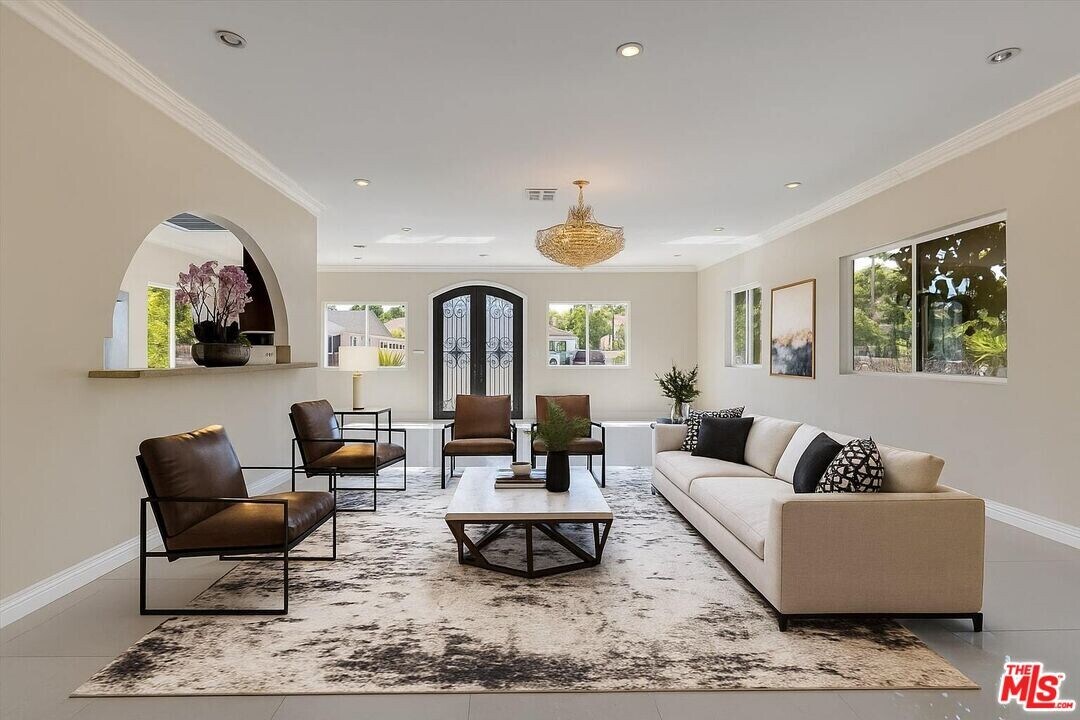 5038 Hesperia Ave in Los Angeles, CA - Building Photo