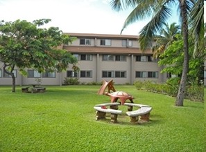 Kahului Town Terrace in Kahului, HI - Foto de edificio - Building Photo