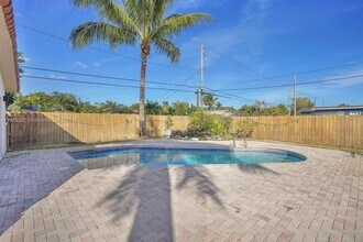 2005 N 36th Ave in Hollywood, FL - Building Photo - Building Photo