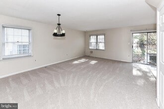 14639 Stone Range Dr in Centreville, VA - Foto de edificio - Building Photo