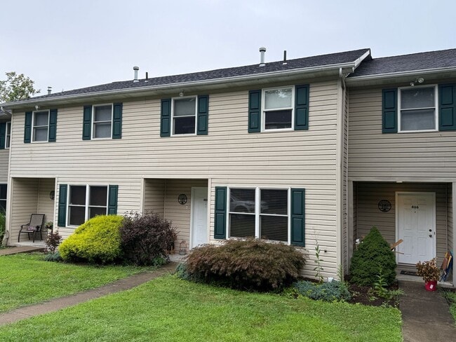 404 Harding St in Lower Burrell, PA - Building Photo - Building Photo