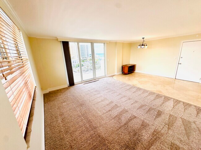 1 Las Olas Cir in Fort Lauderdale, FL - Foto de edificio - Building Photo