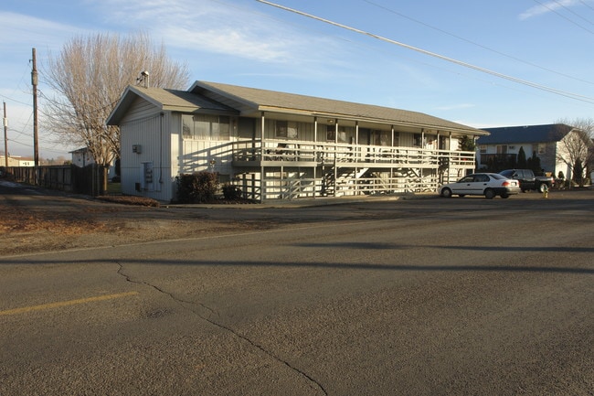 913-917 S 48th Ave in Yakima, WA - Building Photo - Building Photo