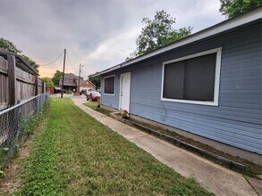 7107 Carver Ave in Austin, TX - Building Photo - Building Photo