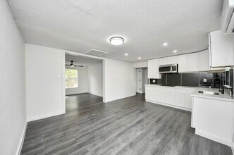 7640 Broadview Dr in Houston, TX - Building Photo - Building Photo