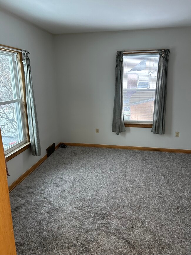 826 Hess Ave, Unit 4 in Erie, PA - Foto de edificio - Building Photo