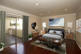 11970 Montana Ave, Unit 114 in Los Angeles, CA - Building Photo - Building Photo