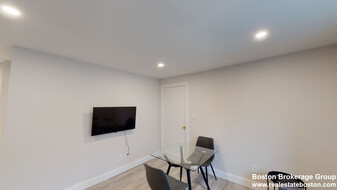 122 Buttonwood St, Unit 3 in Boston, MA - Building Photo - Building Photo