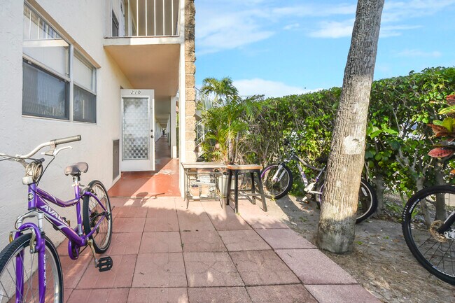 9851 Sandalfoot Blvd in Boca Raton, FL - Building Photo - Building Photo