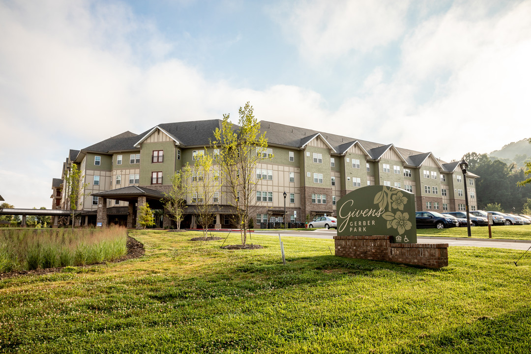 60 Givens Gerber Park (Senior Living) in Asheville, NC - Building Photo