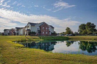 Hidden Ponds in Gas City, IN - Foto de edificio - Building Photo