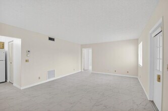 416 Pine Glen Ln in Greenacres, FL - Building Photo - Building Photo