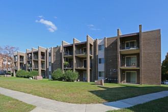 College Park Apartments in Salisbury, MD - Foto de edificio - Building Photo