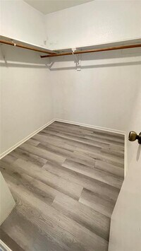 8299 Cambridge St photo'