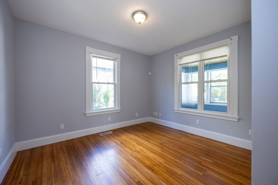 260 W Main St-Unit -1st Fl in Meriden, CT - Building Photo