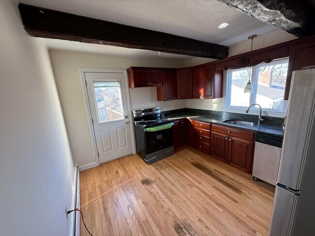 40 Lincoln Ave in Marblehead, MA - Foto de edificio - Building Photo