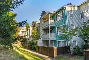 Evergreen Heights in Kirkland, WA - Building Photo