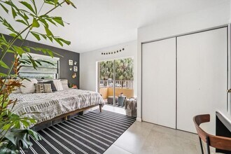 3304 Virginia St, Unit 2 in Miami, FL - Foto de edificio - Building Photo