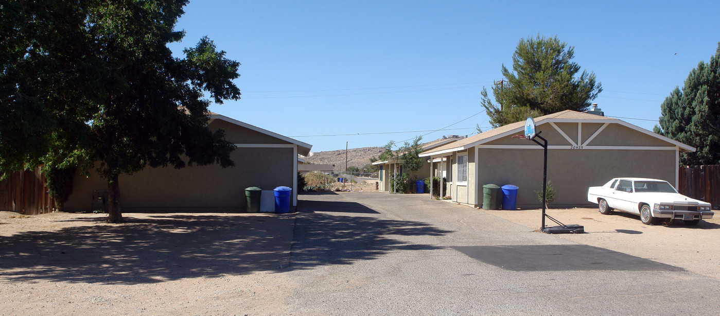 20425 Rimrock Rd in Apple Valley, CA - Foto de edificio