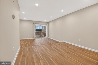 2874 Sutton Oaks Ln in Vienna, VA - Building Photo - Building Photo