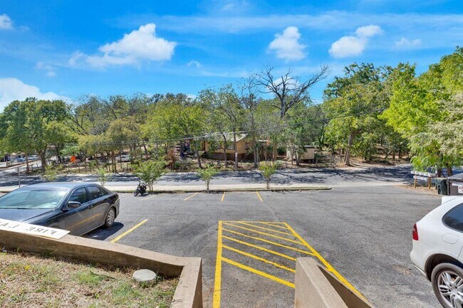 908 N LBJ Dr in San Marcos, TX - Building Photo - Building Photo