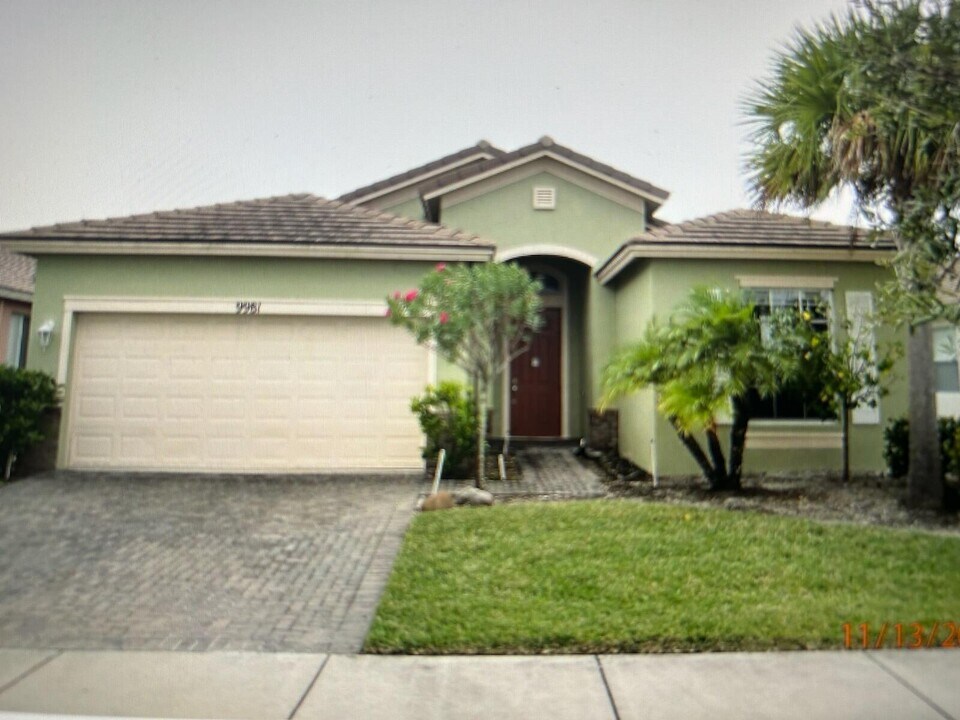 9981 SW Glenbrook Dr in Port St. Lucie, FL - Building Photo