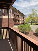 1118 Cromwell Hills Dr in Cromwell, CT - Building Photo - Building Photo
