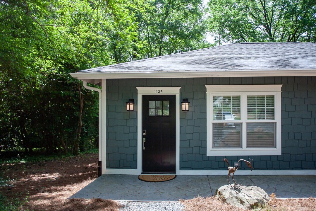113 Barclay Rd in Chapel Hill, NC - Foto de edificio