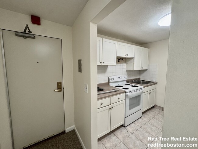 16 Whites Ave, Unit 25