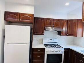 1559 Utopia Pky in Whitestone, NY - Building Photo - Building Photo