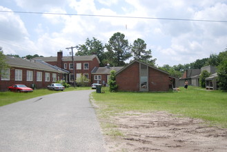 5715 Skidaway Rd in Savannah, GA - Foto de edificio - Building Photo