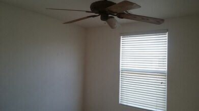 5851 W Santoli Ave in Las Vegas, NV - Building Photo - Building Photo