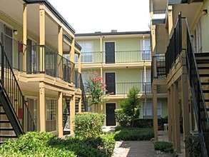 Oak Park Apartments in Austin, TX - Foto de edificio - Building Photo