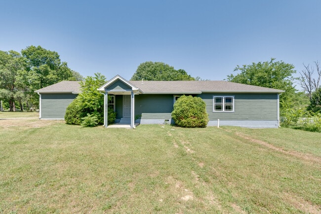 279 Stones River Rd in La Vergne, TN - Foto de edificio - Building Photo