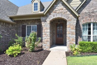 1100 S Laurel Ave in Broken Arrow, OK - Foto de edificio - Building Photo