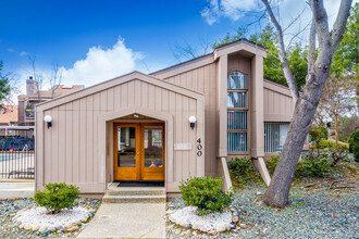 Shadowbrook Apartments in Roseville, CA - Building Photo - Building Photo