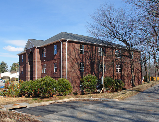 Chapman Place Apartments in Greensboro, NC - Building Photo - Building Photo