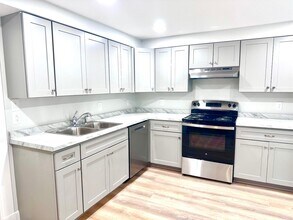 405 Elliott Ave in Charlottesville, VA - Foto de edificio - Building Photo