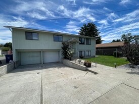 605 Princeton Ave N, Unit B in Wenatchee, WA - Building Photo